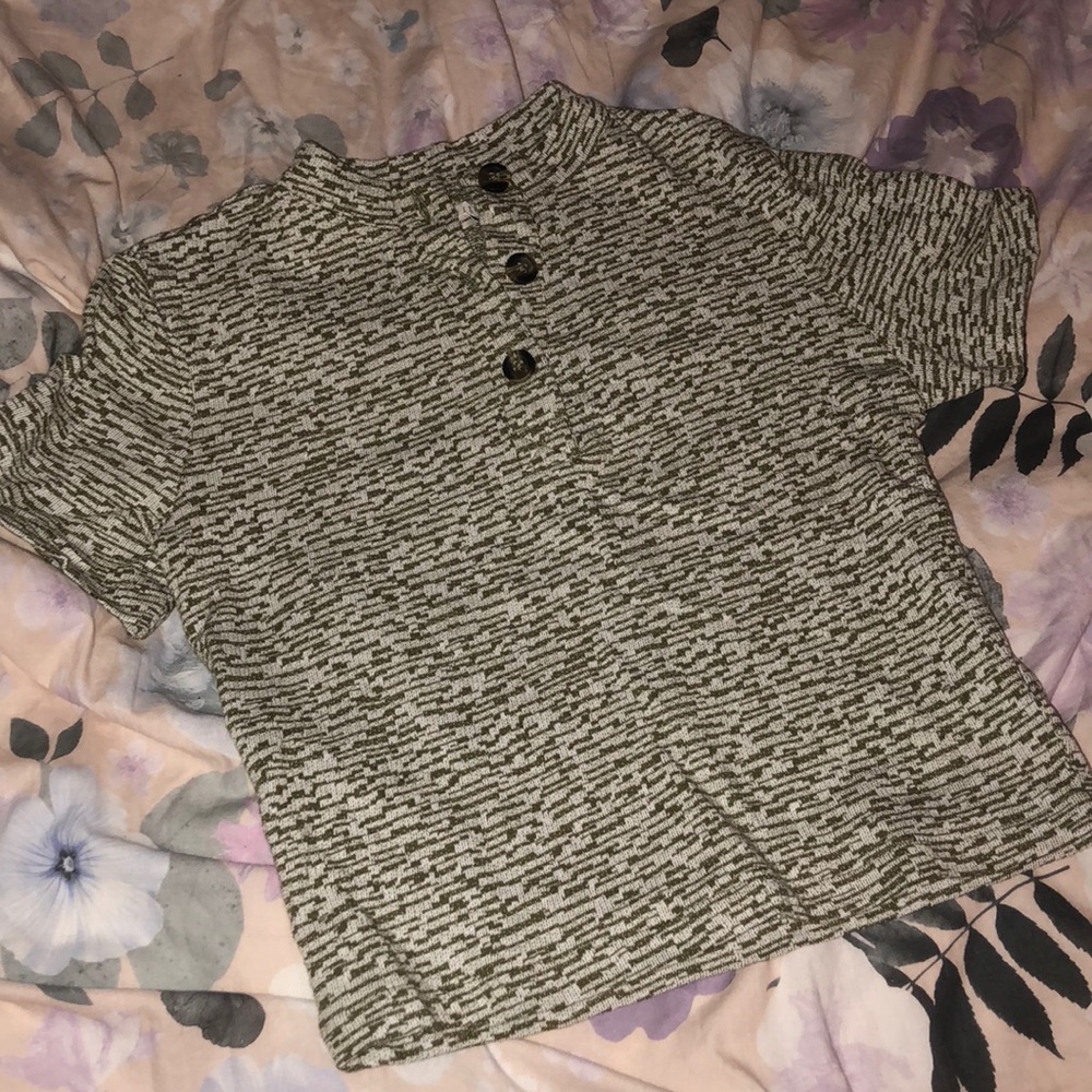 Short sleeve sweater